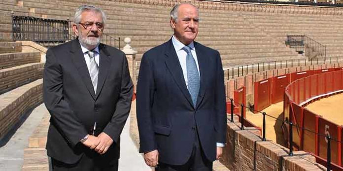 Los cuestionados empresarios de la Maestranza, hoy tras la rueda de prensa. (FOTO: Toromedia)