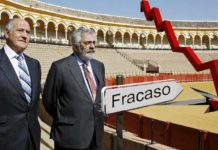 Las críticas contra los empresarios de la Maestranza son cada vez mayores y más duras. Hasta los representantes de los abonados, sus fieles clientes, exigen un inmediato cambio.