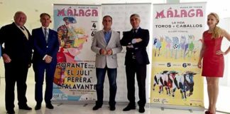 El empresario sevillano Pepe Cutiño, en el centro, durante la presentación del espectacular cartel para Málaga, con Morante.