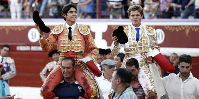 Sebastián Castella y Borja Jiménez, a hombros hoy en Torrejón.