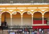 Los propios maestrantes, como la foto de su palco, han terminado por abandonar la plaza. (FOTO: Javier Martínez)