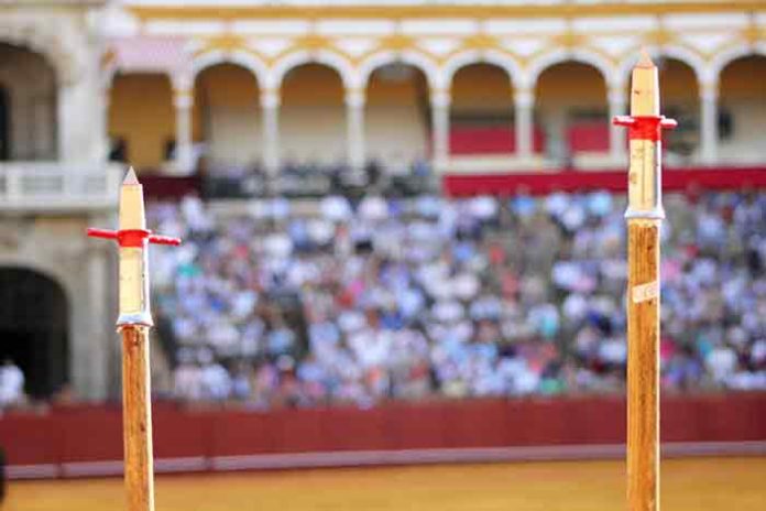 Varas preparadas en la Maestranza para la suerte de picar.