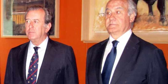 Javier Benjumea, teniente de hermano mayor de la Real Maestranza, y Ramón Valencia, empresario de la plaza.