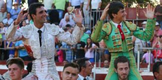 Los sevillanos Miguel Ámgel Delgado y El Primi, a hombros en Cañada Rosal.