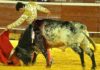 Rafa Serna, toreando hoy lunes en Huelva. (FOTO: Xosé Andrés)