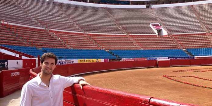 El novillero sevillano Curro Durán, en la plaza de toros México.