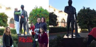 Un grupo de aficionados limpian la estatua de Curro Romero, objeto de un ataque antitaurino. (FOTOS: @j_moeckel)