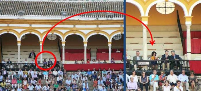 En la pasada Feria de San Miguel se pudo ver la histórica imagen de una mujer (ahora ya 'dama maestrante') ocupando asiento en la zona del palco reservada sólo a hombres. (FOTO: Javier Martínez)