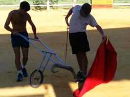 Javier Jiménez, muy recuperado de su lesión de vértebras, ya torea de salón.