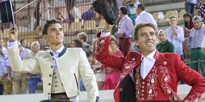 El sevillano Manuel Moreno y Hermoso de Mendoza, a hombros hoy en Lucena. (FOTO: Marta Verdugo)