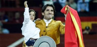 Diego Ventura celebra con su hijo en Jaén el final de una temporada espectacular.