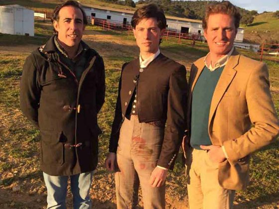 Enrique Peña, el novillero sevillano Ángel Jiménez y el cordobés José Luis Moreno. (FOTO: Juan Casas)