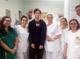 Curro Durán se ha querido despedir del equipo médico que le ha atendido en Salamanca durante esta semana.