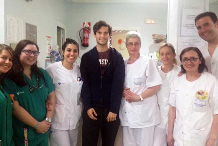 Curro Durán se ha querido despedir del equipo médico que le ha atendido en Salamanca durante esta semana.