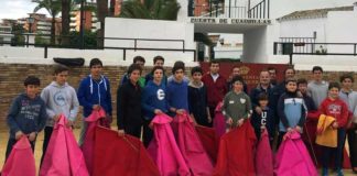 Los alumnos de la Escuela de Sevilla, en la nueva sede de la Venta de Antequera.