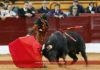 Derechazo de Morante en la segunda faena de hoy domingo en Olivenza. (FOTO: Gallardo / badajoztaurina.com)