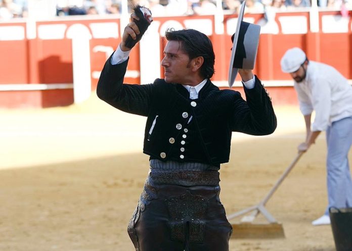 Diego Ventura, con la oreja ganada en Málaga.