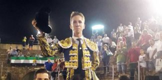 El sevillano Calerito, triunfador en su debut con picadores en Azuaga (Badajoz).