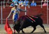 Salvador Cortés, toreando con gusto a su segundo toro de El Parralejo hoy en San Bartolomé de Pinares, al que le cortó la dos orejas. (FOTO: Ismael Díaz)