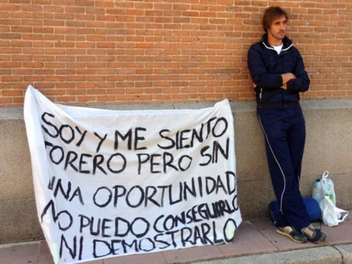 El novillero sevillano Javier Velázquez, en huelga de hambre en la plaza de Madrid.