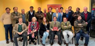 Garzón se reúne con miembros del Club Taurino de Sevilla