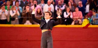 Triunfal festival benéfico en la plaza de Guillena