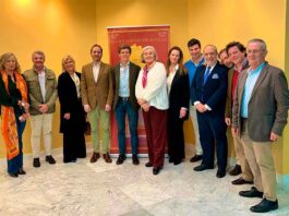 Borja Jiménez, con los socios del Club Taurino de Sevilla
