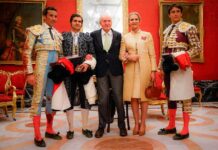 El rey Juan Carlos I recibe a los toreros de Resurrección