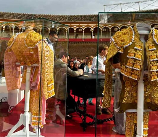 Juan Ortega presenta en la Maestranza sus vestidos